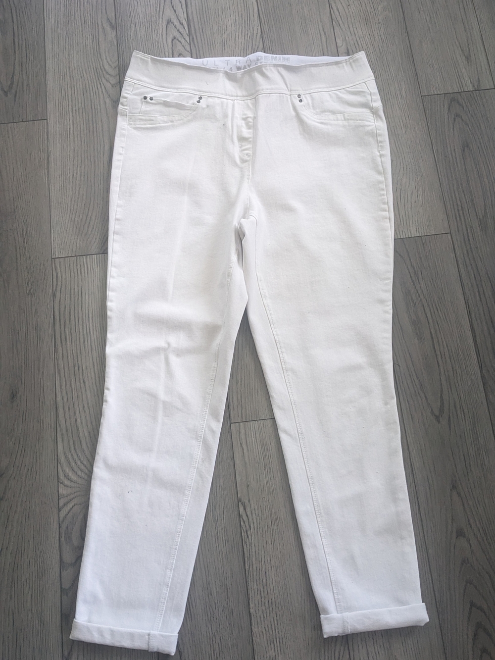 Peter Nygard White Ankle-Length Stretch Jeans 32